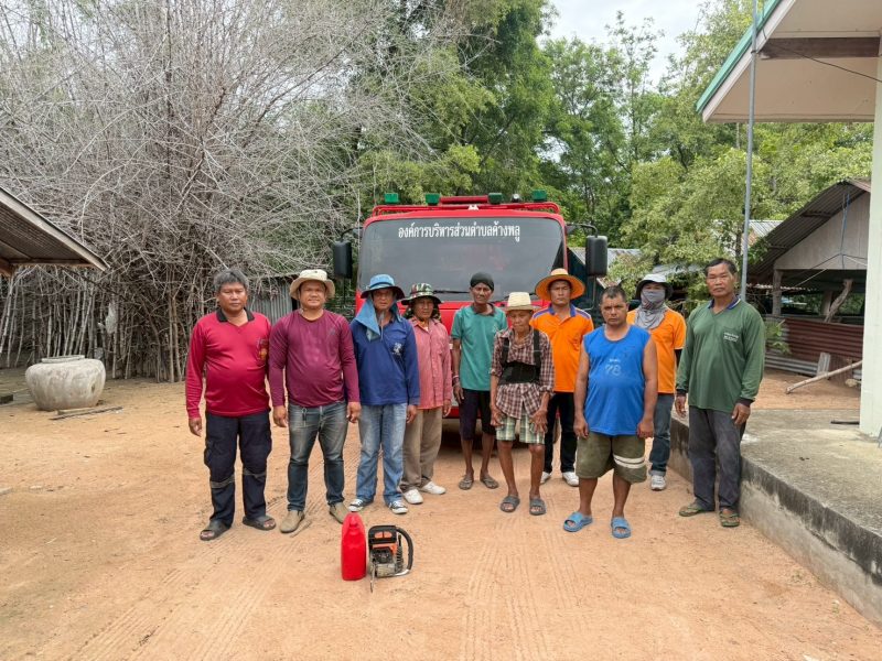 งานป้องกันและบรรเทาสาธารณภัย ออกดำเนินการตัดต้นไม้ ในพื้นที่หมู่ 5 บ้านหนองเขวา